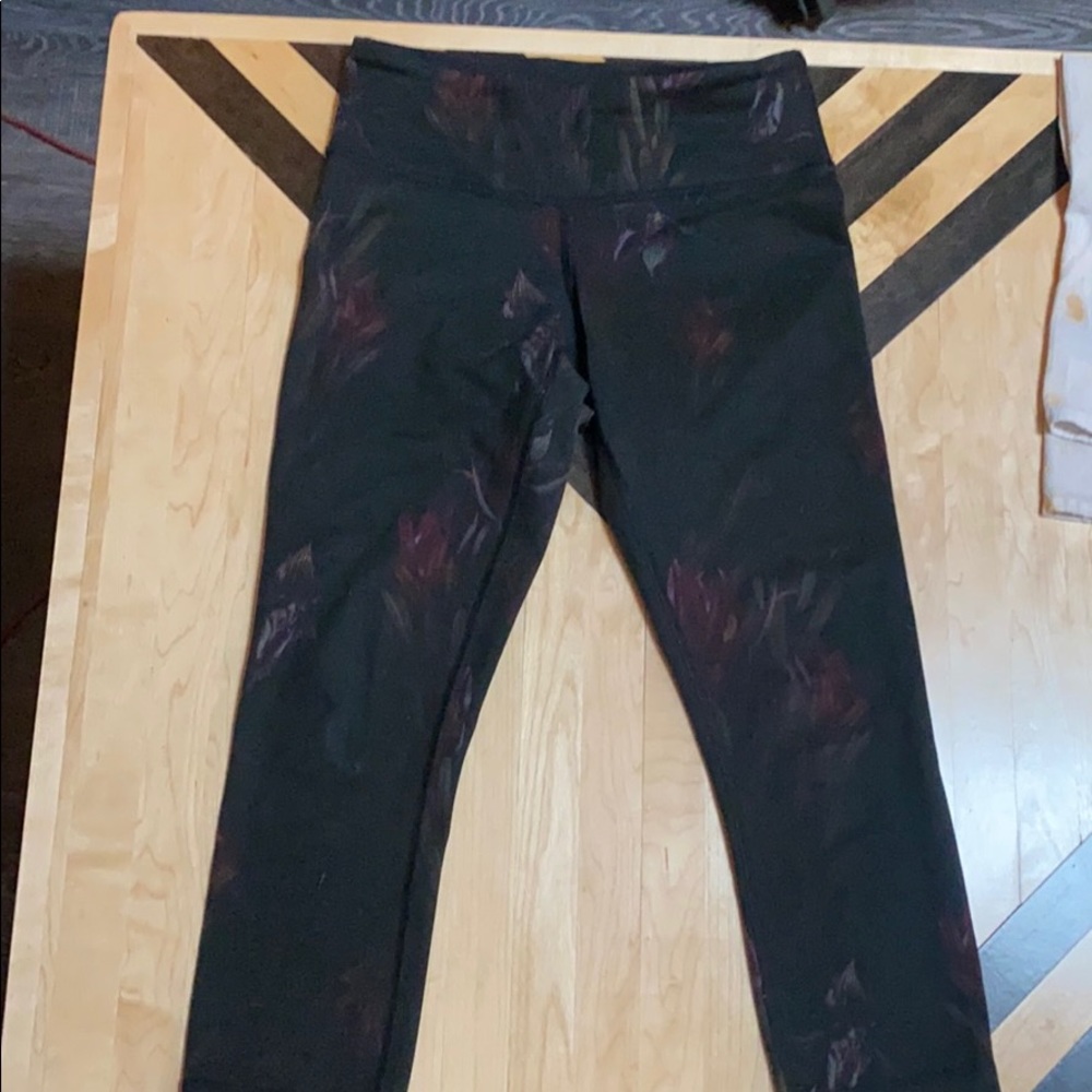 Wunder under lululemon crops